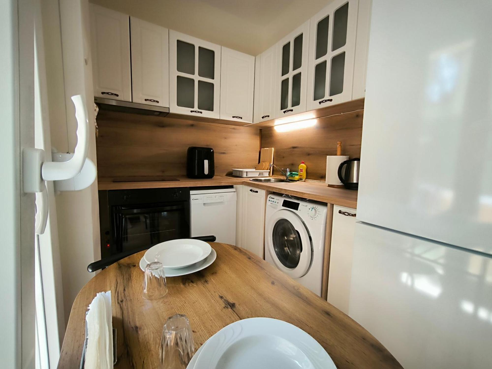 Port View, Veranda, 80 Sqm, Spacious Place For 6 Tessalónica Exterior foto
