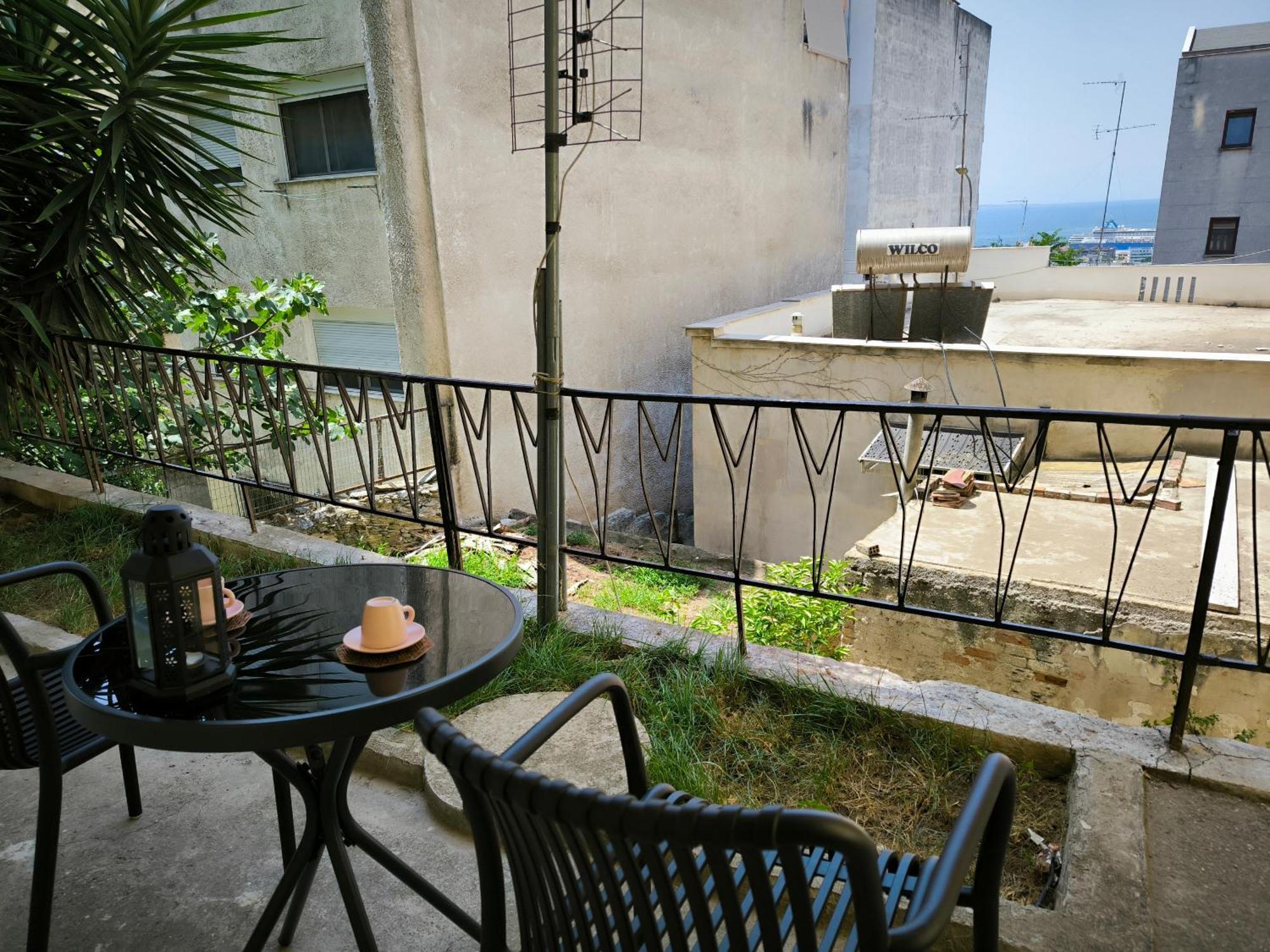 Port View, Veranda, 80 Sqm, Spacious Place For 6 Tessalónica Exterior foto